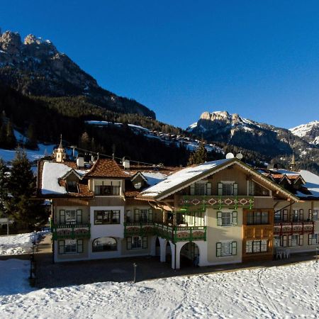 Residence Holiday Pozza di Fassa Bagian luar foto