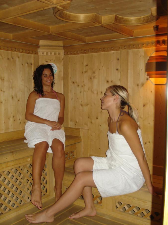 Residence Holiday Pozza di Fassa Bagian luar foto