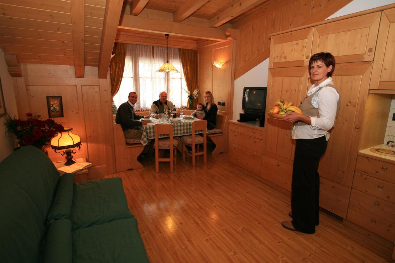 Residence Holiday Pozza di Fassa Bagian luar foto