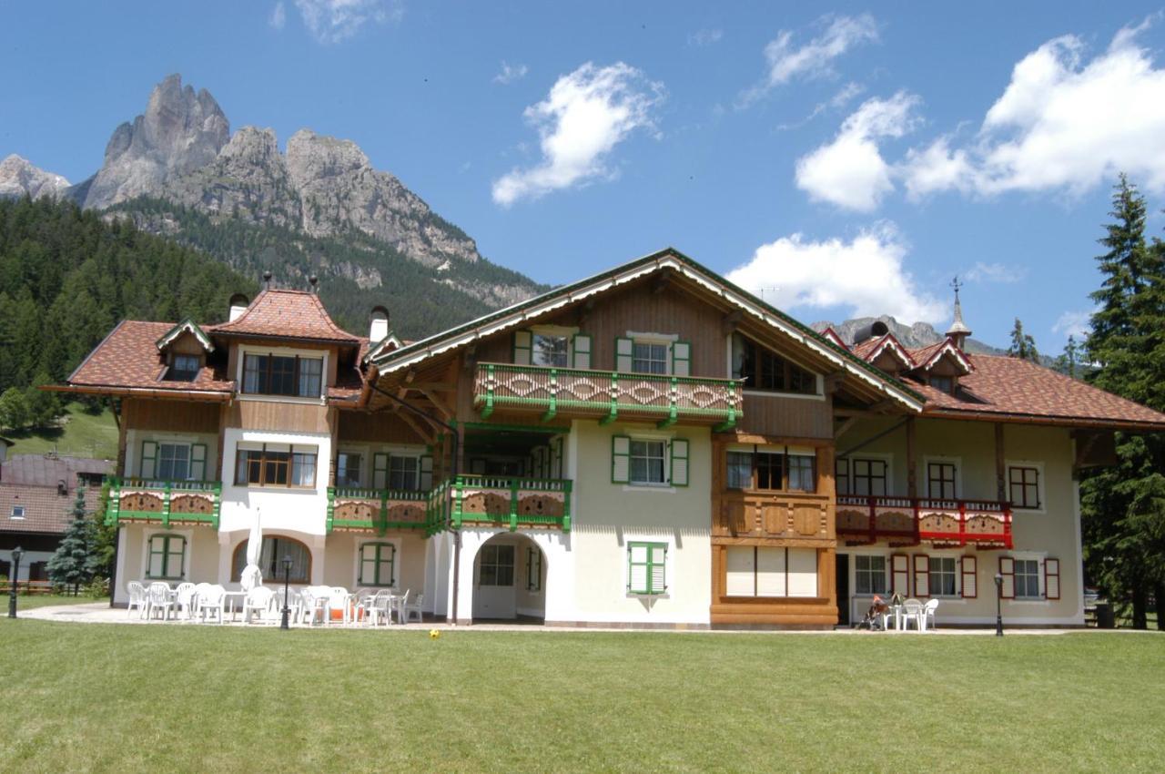 Residence Holiday Pozza di Fassa Bagian luar foto