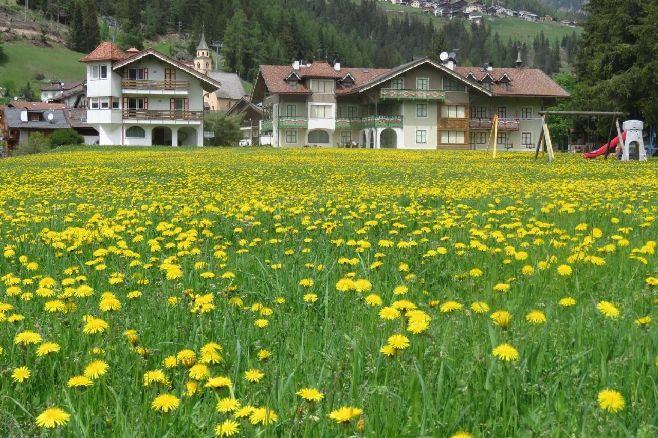Residence Holiday Pozza di Fassa Bagian luar foto