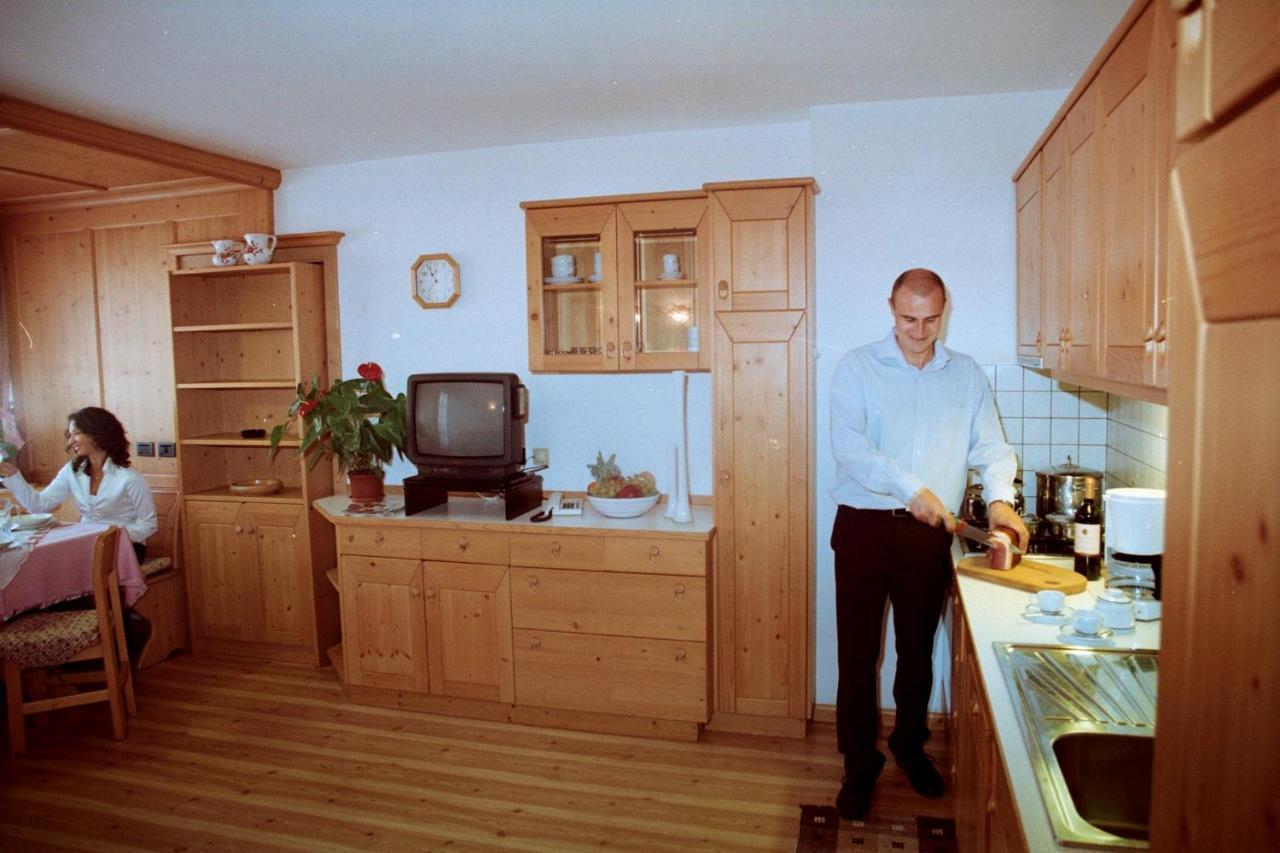 Residence Holiday Pozza di Fassa Bagian luar foto