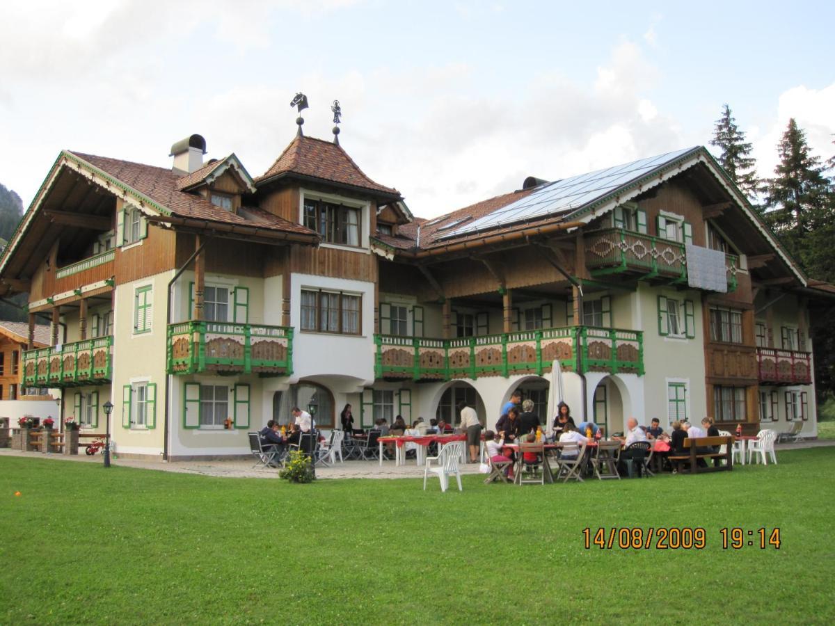 Residence Holiday Pozza di Fassa Bagian luar foto