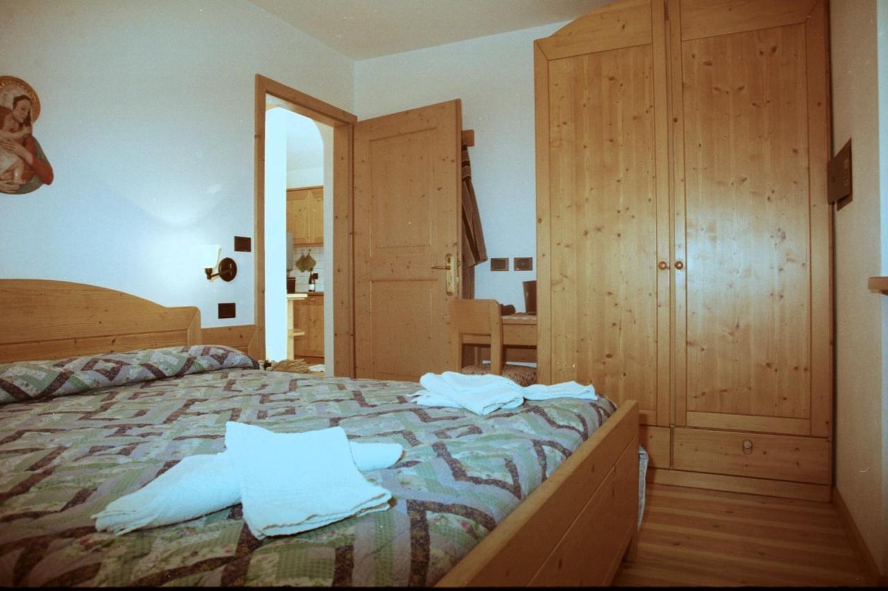 Residence Holiday Pozza di Fassa Bagian luar foto