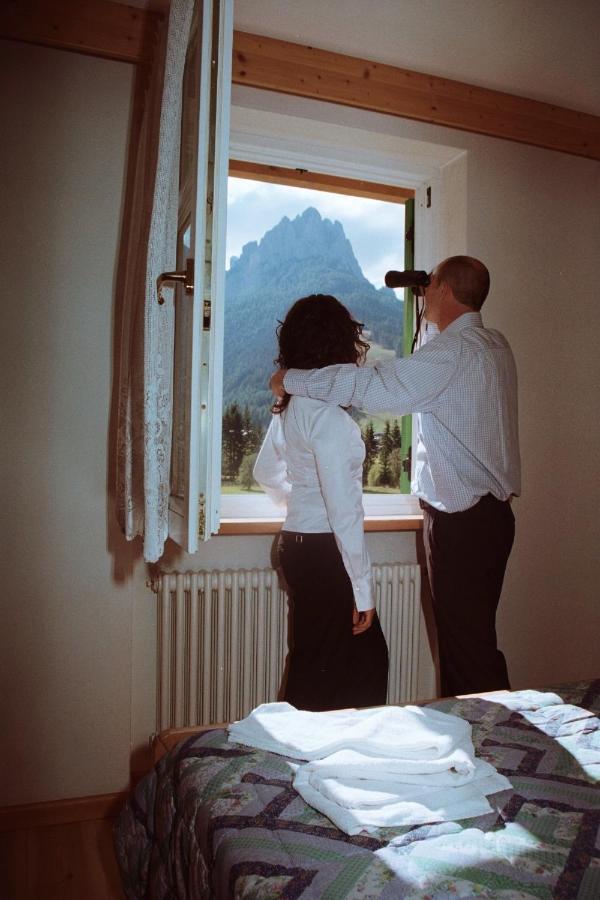 Residence Holiday Pozza di Fassa Bagian luar foto