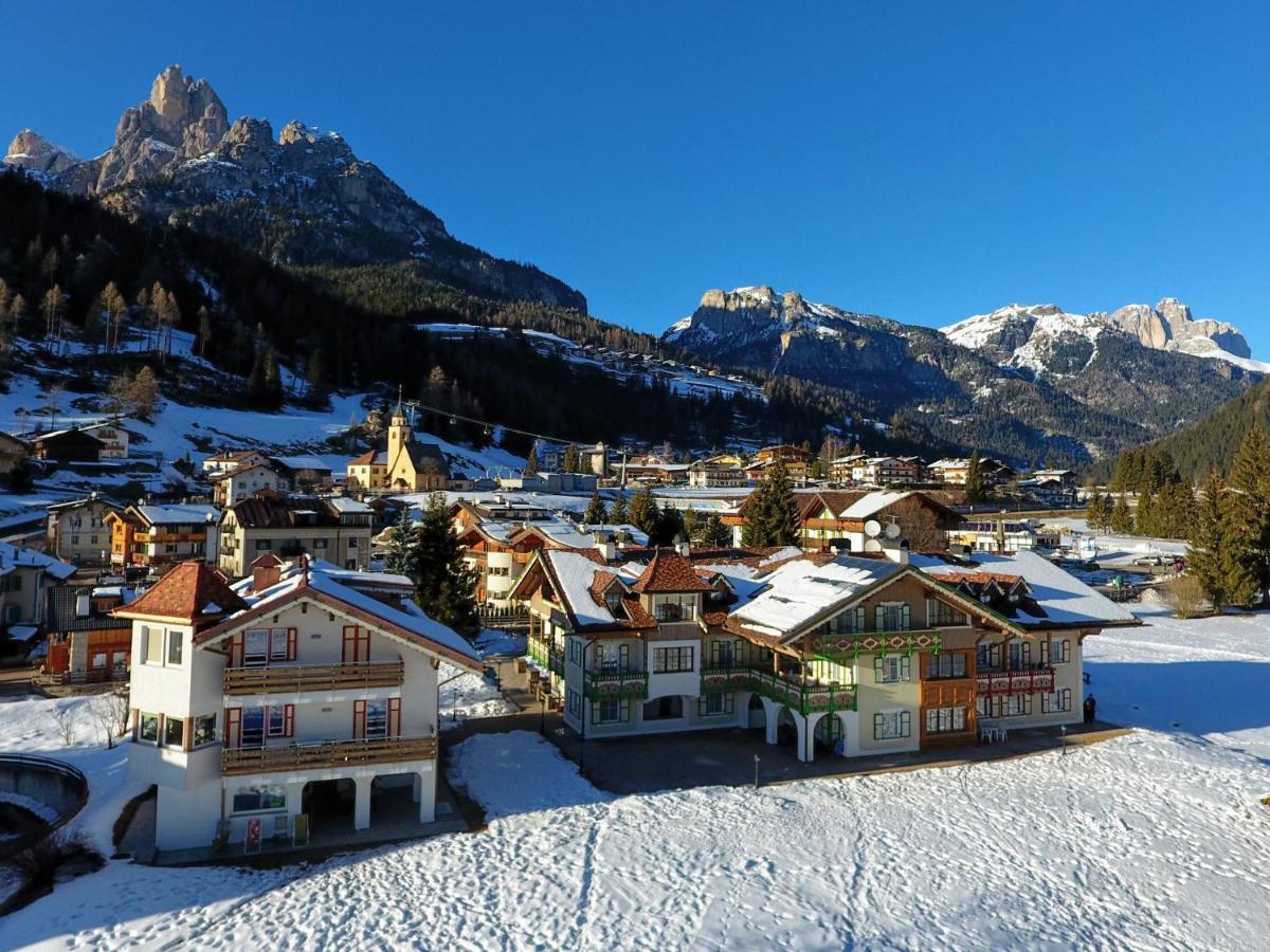 Residence Holiday Pozza di Fassa Bagian luar foto