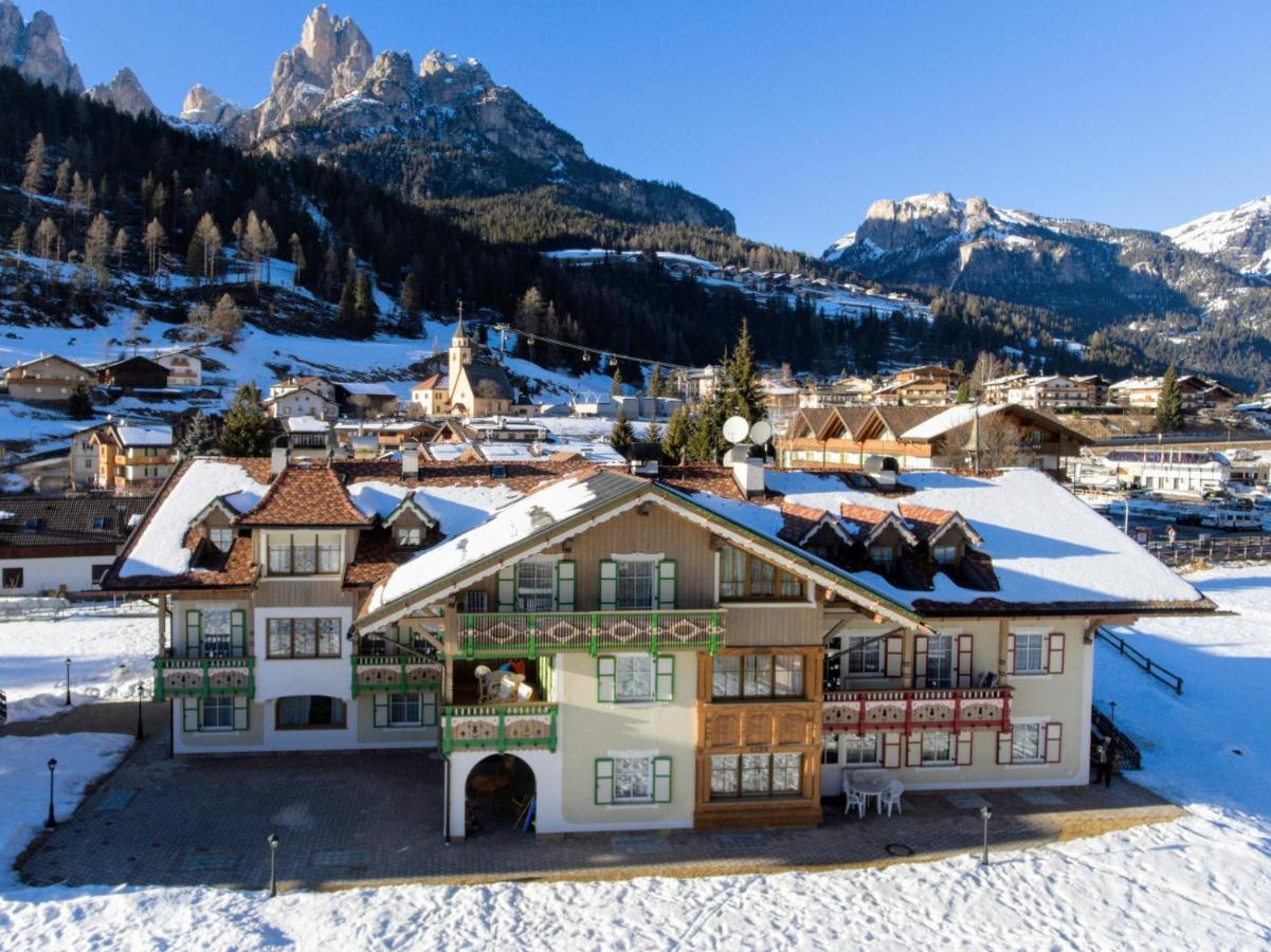 Residence Holiday Pozza di Fassa Bagian luar foto